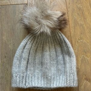Aritzia/Alxiliary 100% cashmere grey beanie/hat with faux fur Pom Pom. BNWOT